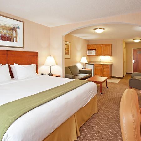 Holiday Inn Express Hotel & Suites Bay City By Ihg Exterior photo